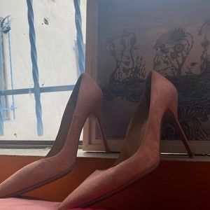 Peach suede MANOLO BLAHNIK heels size 40.5 Europe size. used & good condition